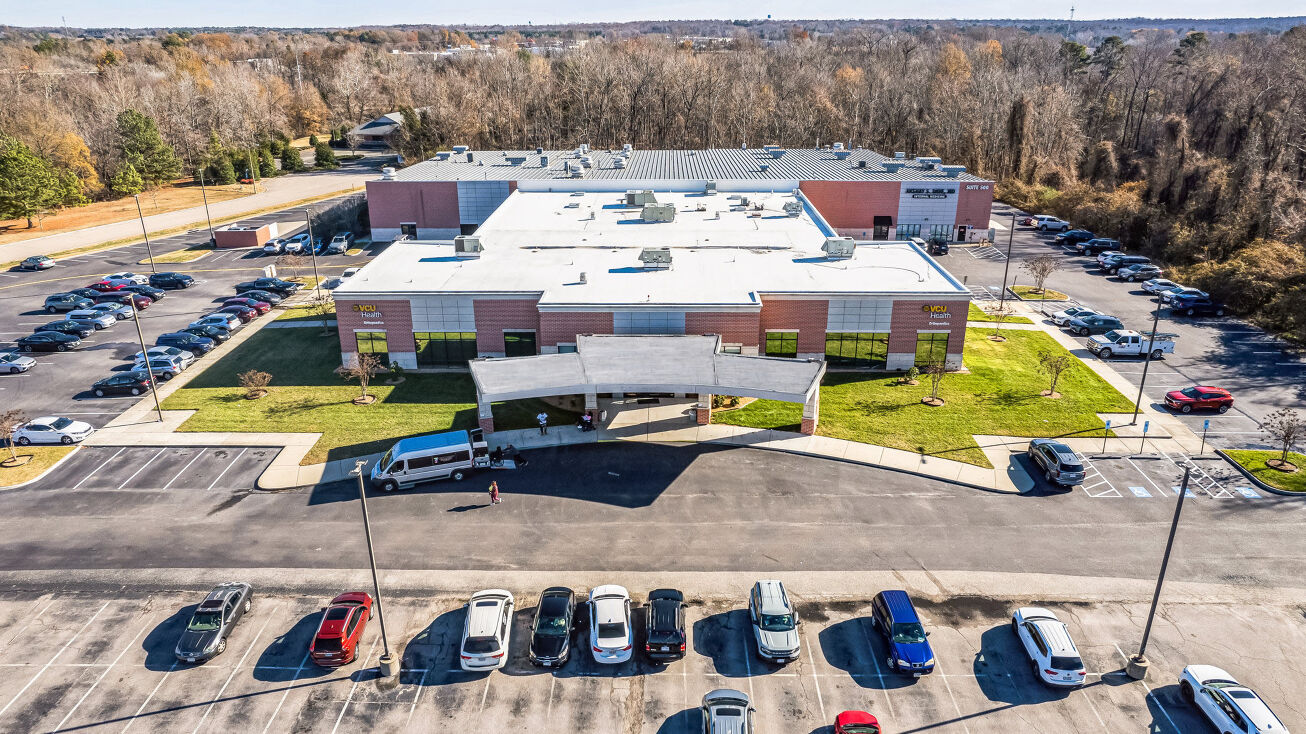 Pictures of Office property located at 325 Charles H Dimmock Pkwy, Colonial Heights, VA 23834 for sales - image #1