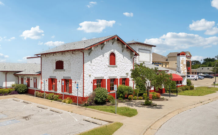 Pictures of Retail property located at 9718 S Riverside Pkwy, Tulsa, OK 74137 for sales - image #1