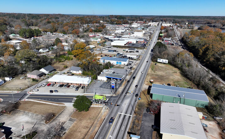 Pictures of Retail property located at 830 9th Ave N, Bessemer, AL 35020, 3421 Lorna Rd, Birmingham, AL 35216, 101 N Gilmer Ave, Lanett, AL 36863 for sales - image #1