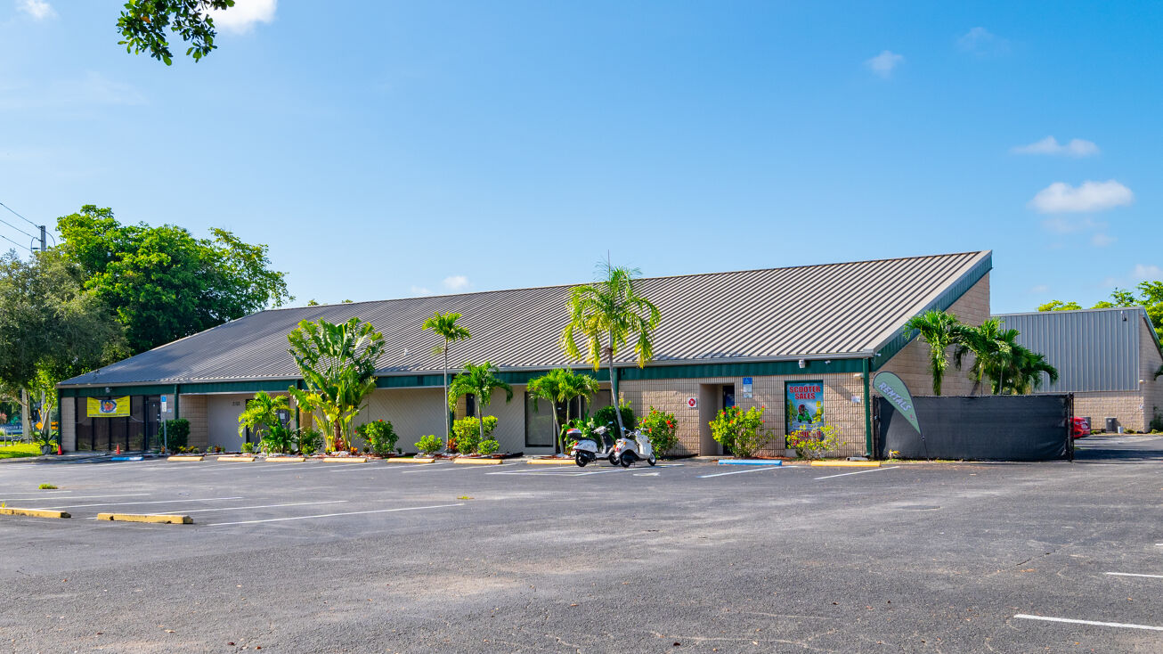 Pictures of Mixed Use, Retail, Special Purpose property located at 2150 Collier Avenue, Fort Myers, FL 33901 for sales - image #1