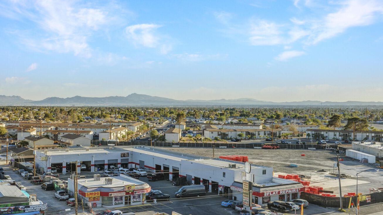 Pictures of Retail property located at 3162 Las Vegas Blvd N, Las Vegas, NV 89115, 3164 Las Vegas Blvd N, Las Vegas, NV 89115 for sales - image #1