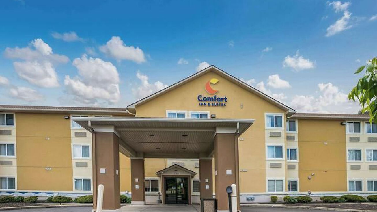 Pictures of Hospitality property located at 730 E Xenia Dr, Fairborn, OH 45324 for sales - image #1
