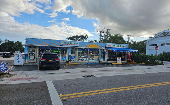 Pictures of Retail property located at 9128 SE Bridge Rd, Hobe Sound, FL 33455 for sales - image #1