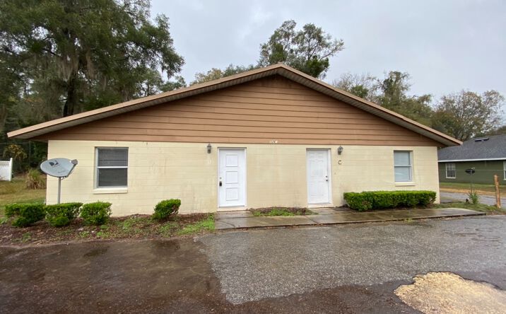Pictures of Multifamily property located at 3240 NE 58th Ave, Silver Springs, FL 34488 for sales - image #1