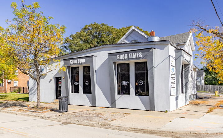 Pictures of Retail property located at 317 E 200th St, Cleveland, OH 44119 for sales - image #1
