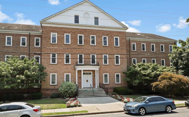 Pictures of Office property located at 313 Park Ave, Falls Church, VA 22046 for sales - image #1