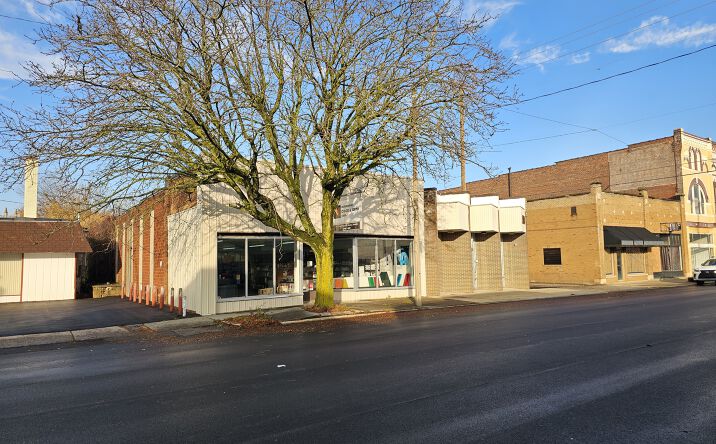 Pictures of Retail property located at 516 S Washington St, Marion, IN 46953 for sales - image #1