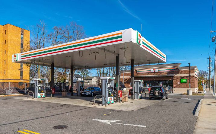 Pictures of Retail property located at 1 Jerusalem Ave, Hempstead, NY 11550 for sales - image #1