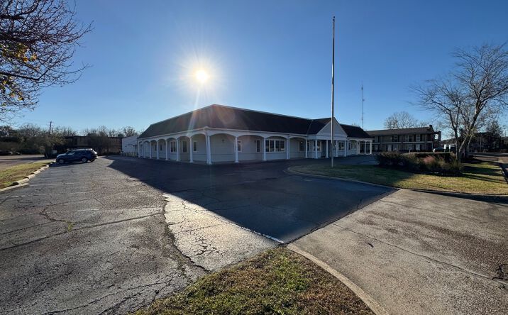 Pictures of Office, Retail property located at 1995 Lakeland Dr, Jackson, MS 39216 for sales - image #1