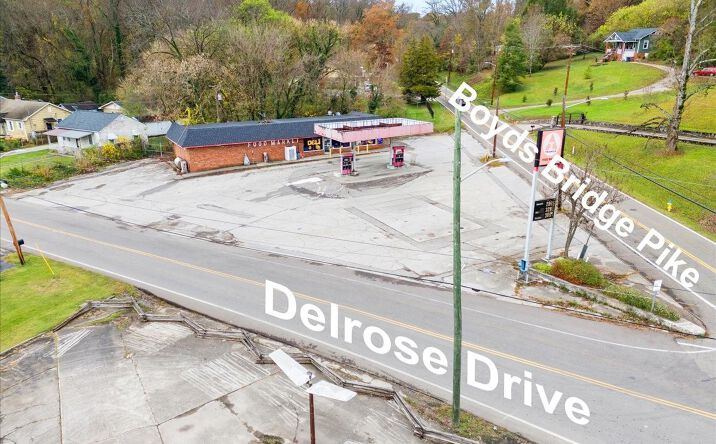 Pictures of Retail property located at 3700 Boyds Bridge Pike, Knoxville, TN 37914 for sales - image #1