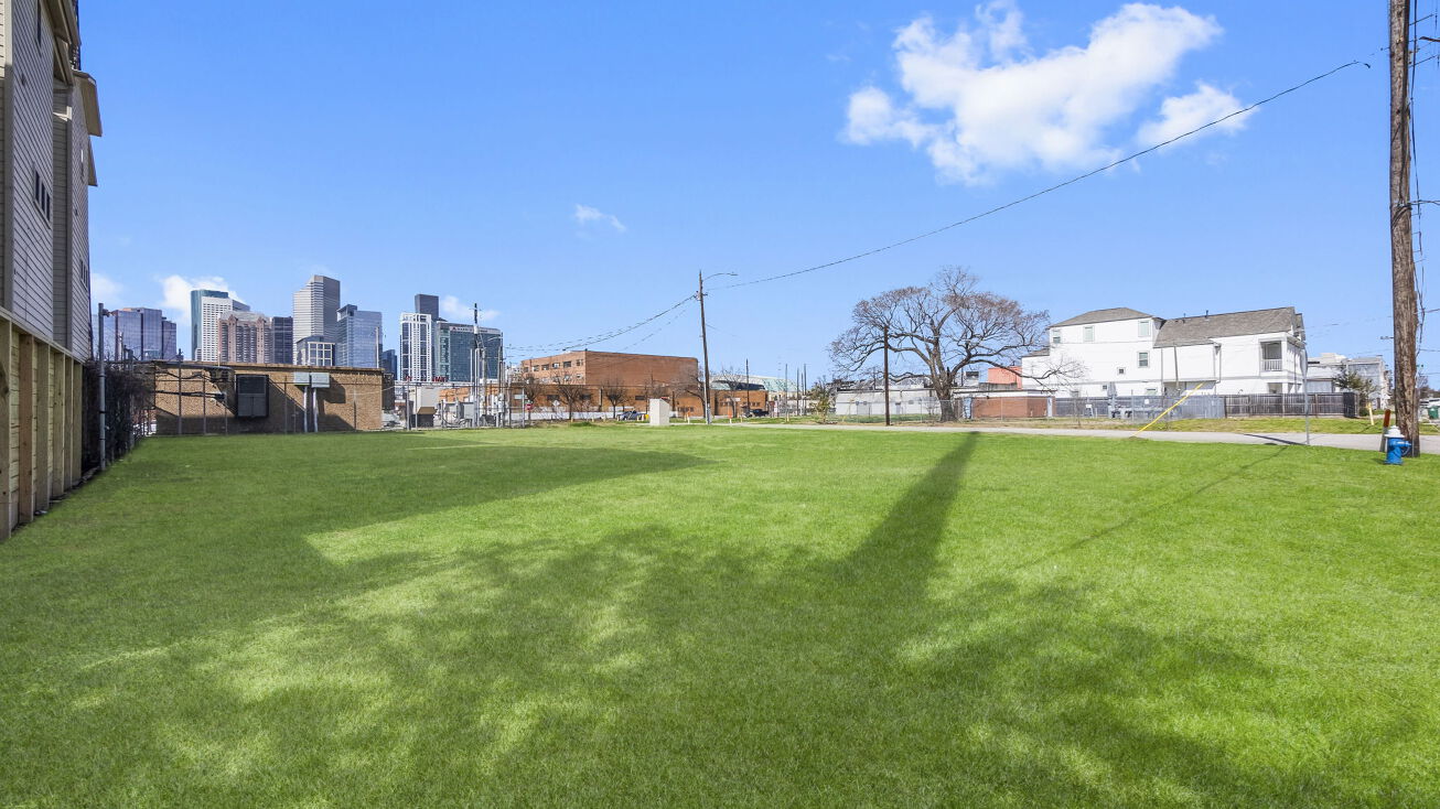 Pictures of Land property located at 2416 Lamar St, Houston, TX 77003 for sales - image #1
