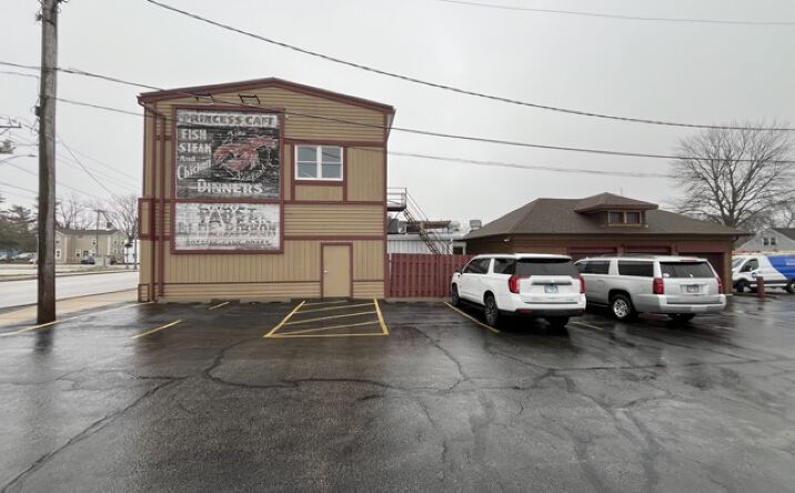Pictures of Business for Sale, Hospitality, Retail property located at 502 Dixie Hwy, Beecher, IL 60401 for sales - image #1