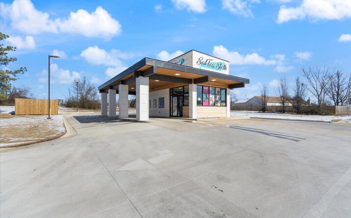 Pictures of Hospitality, Mixed Use, Special Purpose property located at 1607 W New Hope Road, Rogers, AR 72758 for sales - image #1