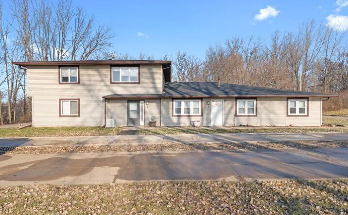Pictures of Multifamily property located at 6604 N Harrison St, Davenport, IA 52806 for sales - image #1