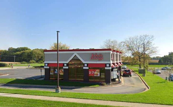 Pictures of Retail property located at 6300 Lakeside Road, Plano, IL 60545 for sales - image #1