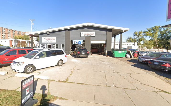 Pictures of Mixed Use property located at 632 11th Ave NW, Rochester, MN 55901 for sales - image #1