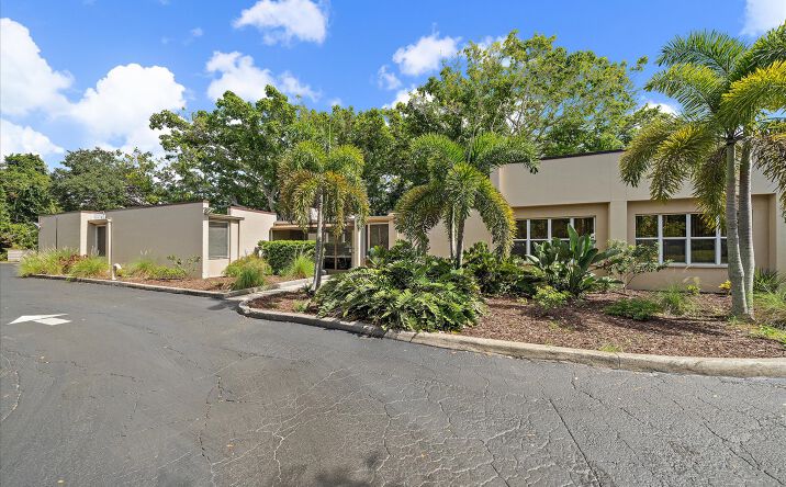 Pictures of Office property located at 3205 Southgate Cir, Sarasota, FL 34239 for sales - image #1