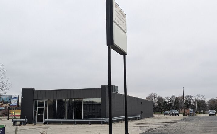 Pictures of Office, Retail property located at 3 Towanda Service Rd, Bloomington, IL 61701 for sales - image #1