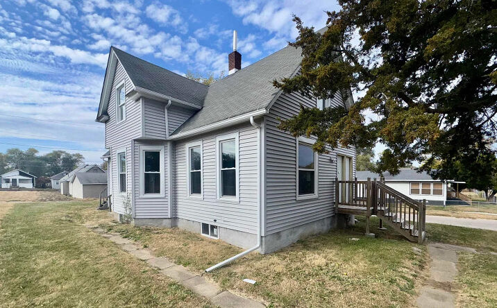 Pictures of Multifamily property located at 1600 9th St, Rock Island, IL 61201 for sales - image #1