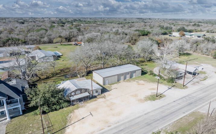image of property at 713 N RIEDEL ST Yorktown TX 78164-1802
