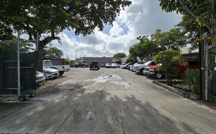 Pictures of Industrial, Retail property located at 2110 SW 58th Ave, West Park, FL 33023 for sales - image #1