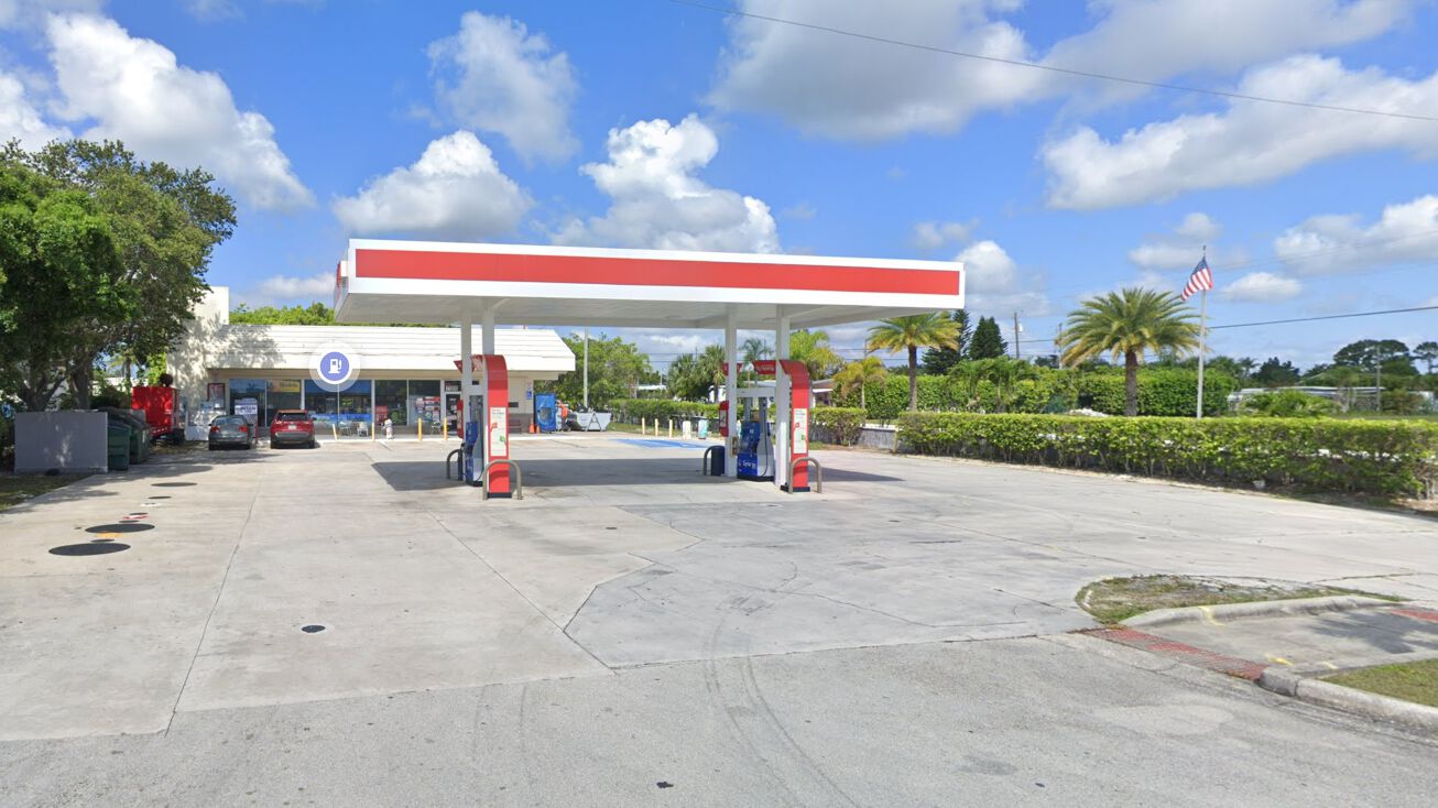 Pictures of Retail property located at 11010 SE Federal Hwy, Hobe Sound, FL 33455 for sales - image #1