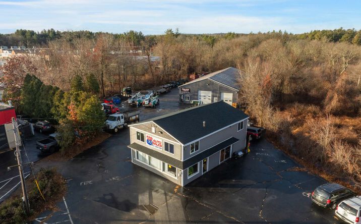 Pictures of Retail, Industrial property located at 46 Plaistow Rd, Plaistow, NH 03865 for sales - image #1