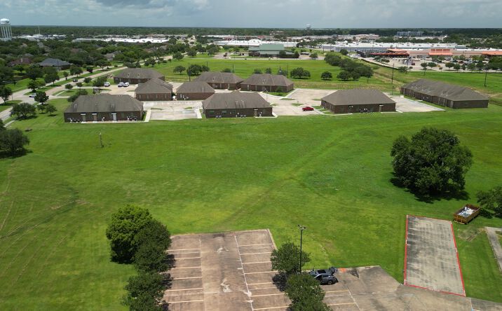 Pictures of Land property located at Lake Rd, Lake Jackson, TX 77566 for sales - image #1
