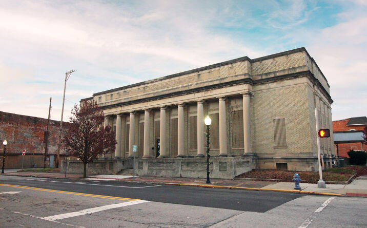 Pictures of Retail property located at 50 E Market St, Huntington, IN 46750 for sales - image #1