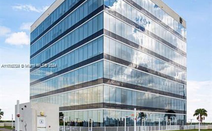 Pictures of Office property located at 20200 W Dixie Hwy 709 Hwy, Miami, FL 33180 for sales - image #1