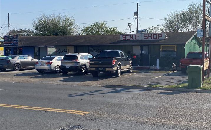 Pictures of Office, Retail property located at 1113 W Duranta Ave, Alamo, TX 78516 for sales - image #1