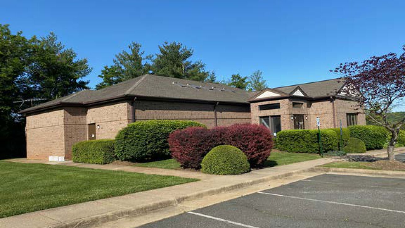 Pictures of Office property located at 555 Hospital Dr, Warrenton, VA 20186 for sales - image #1