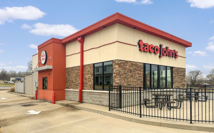 Pictures of Retail property located at 415 Donelson Parkway, Dover, TN 37058 for sales - image #1