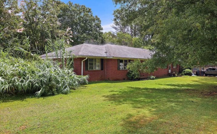 Pictures of Multifamily property located at 114 SW Fourth St, Flora, MS 39071 for sales - image #1