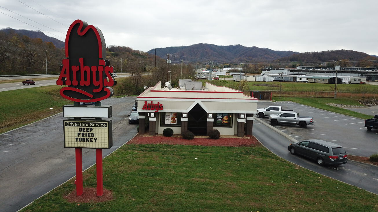 Pictures of Retail property located at 1719 US-19E, Elizabethton, TN 37643 for sales - image #1