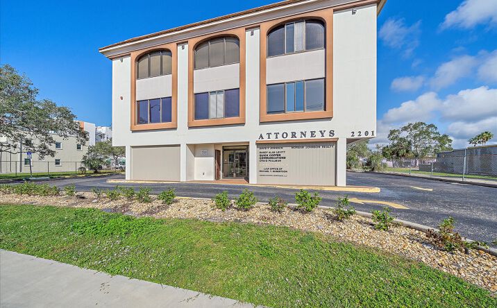 Pictures of Office property located at 2201 Ringling Blvd, Sarasota, FL 34237 for sales - image #1