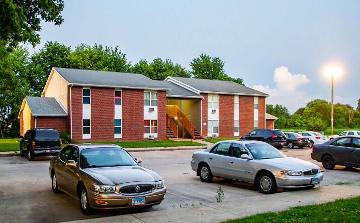 Pictures of Multifamily property located at 800 Illinois Ave, Jacksonville, IL 62650 for sales - image #1