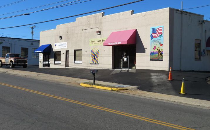 Pictures of Office, Retail property located at 318 Main St, Gretna, VA 24557 for sales - image #1