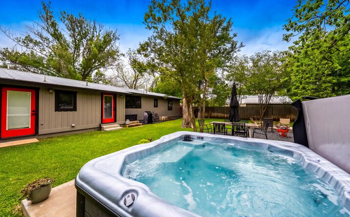 Pictures of Hospitality, Multifamily property located at 904  Orange St, Fredericksburg, TX 78624 for sales - image #1