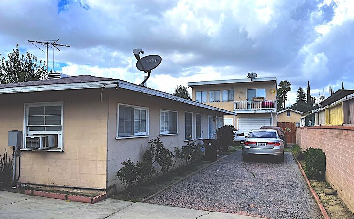 Pictures of Multifamily property located at 18713 Vanowen, resedea, CA 91335 for sales - image #1