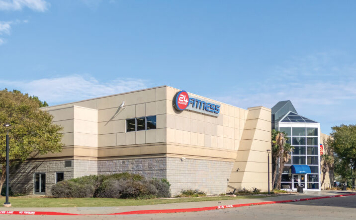 Pictures of Retail property located at 1131 W Arbrook Blvd, Arlington, TX 76015 for sales - image #1