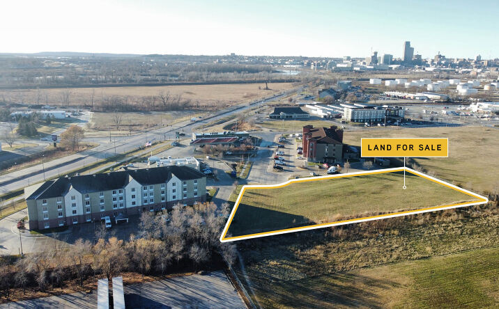 Pictures of Land property located at Abbott Dr Plz, Lot 1, Carter Lake, IA 51501 for sales - image #1