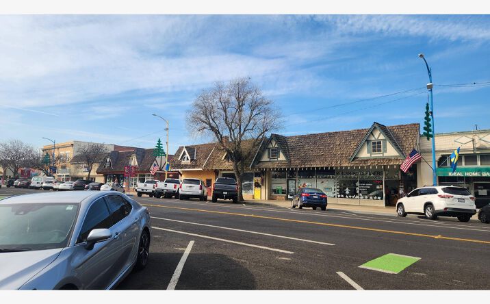 Pictures of Retail property located at 1549 Draper St, Kingsburg, CA 93631 for sales - image #1