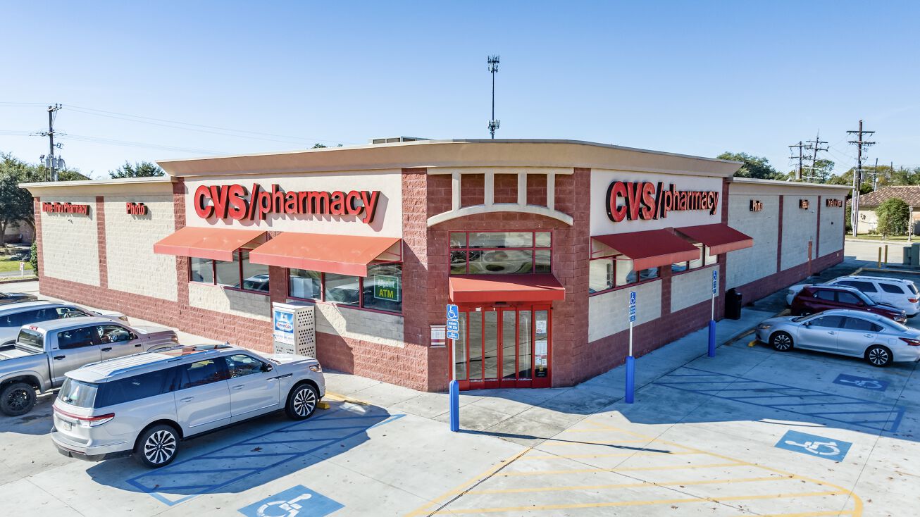 Pictures of Retail property located at 5044 Ambassador Caffery Pkwy, Lafayette, LA 70508 for sales - image #1