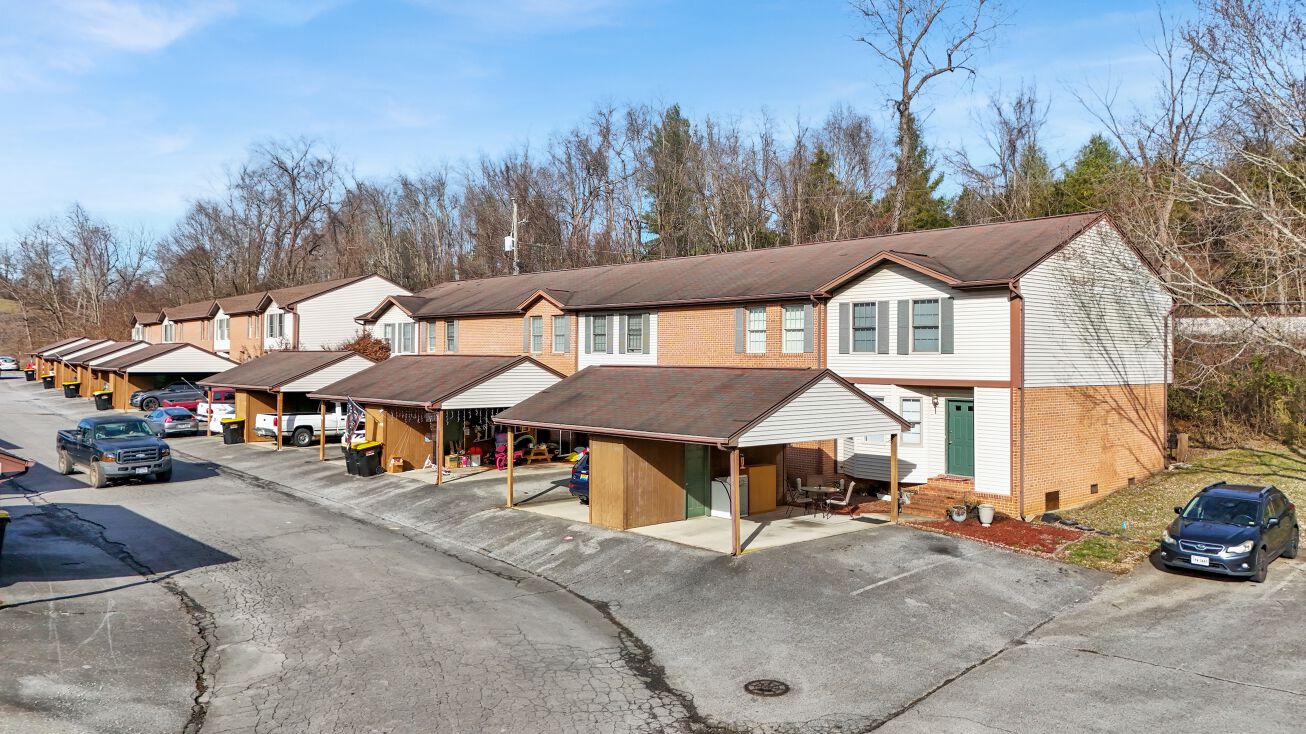 Pictures of Multifamily property located at 804 Crosscreek Dr, Abingdon, VA 24210 for sales - image #1