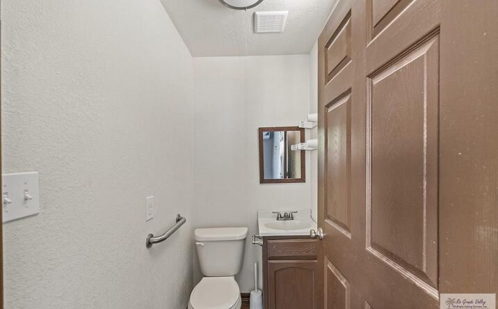 Pictures of Office, Retail property located at 1050 SAM HOUSTON, SAN BENITO, TX 78586 for sales - image #1
