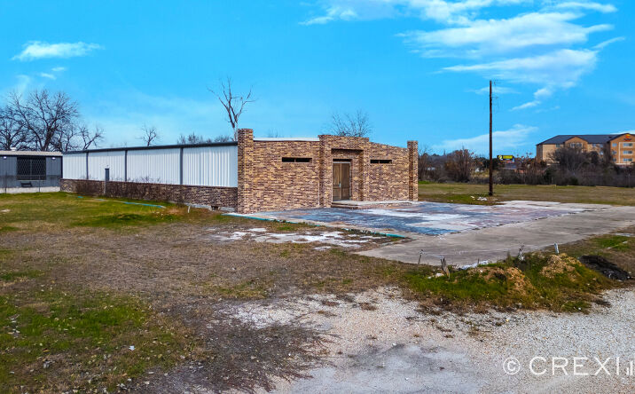 Pictures of Retail, Office, Mixed Use property located at 901 E Johnson St, Waco, TX 76705 for comps - image #1