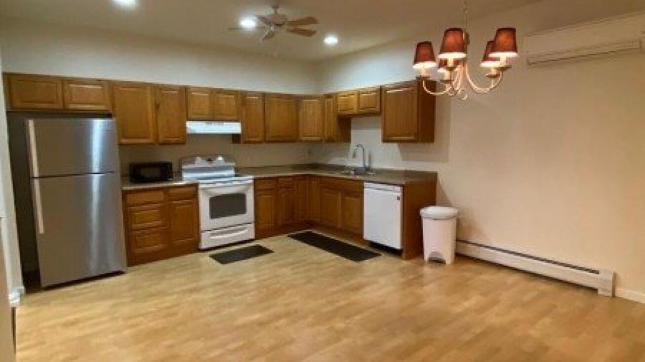 Pictures of Retail, Office, Hospitality, Mixed Use property located at 207 Diamond Bridge Ave, Hawthorne, NJ 07506 for sales - image #1