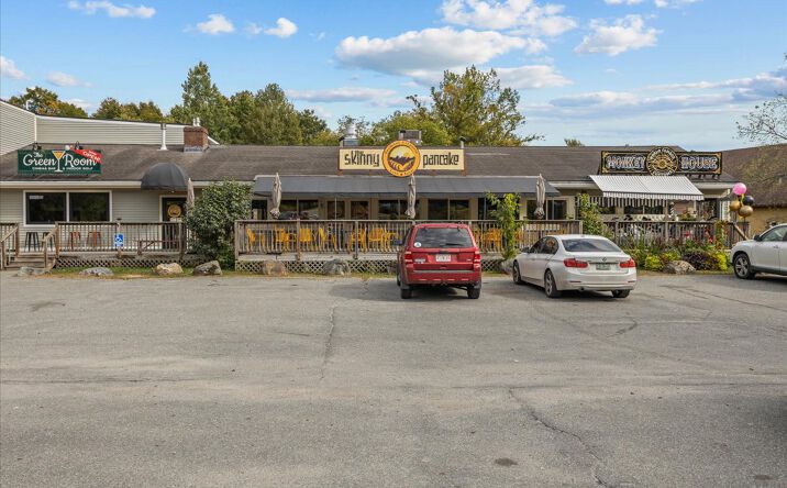 Pictures of Retail property located at 454 Mountain Rd, Stowe, VT 05672 for sales - image #1