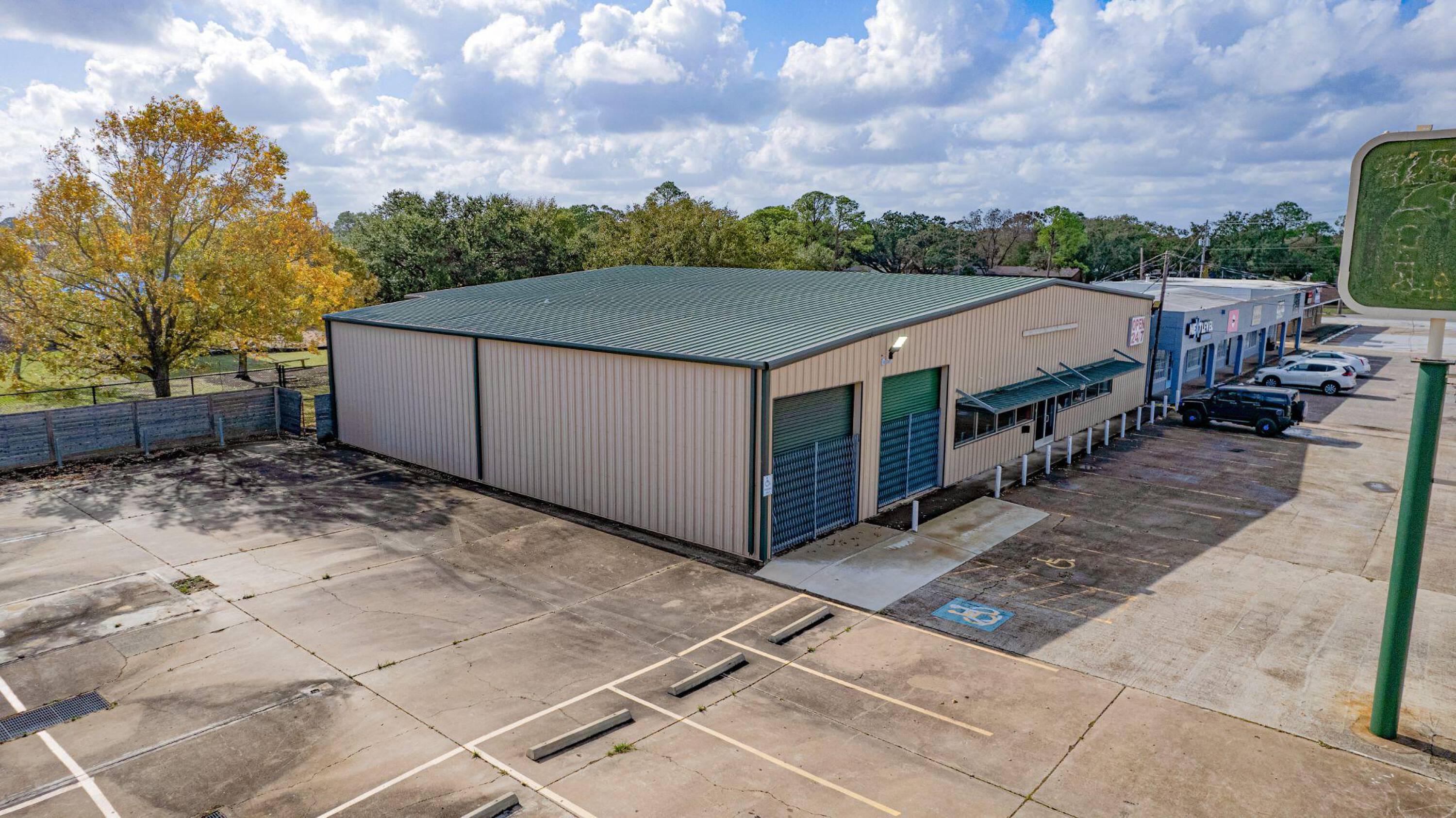 VACANT RETAIL SPACE FOR SALE & LEASE